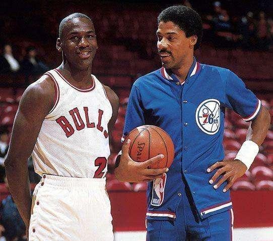 他在球场上 他在球场上