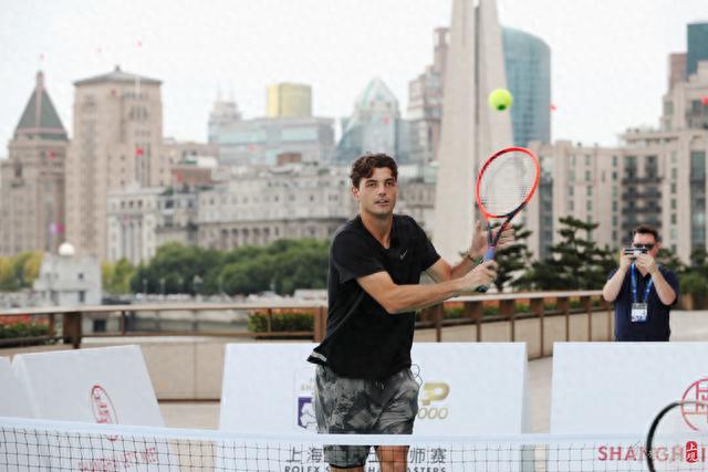 冰壶是一项 冰壶是一项