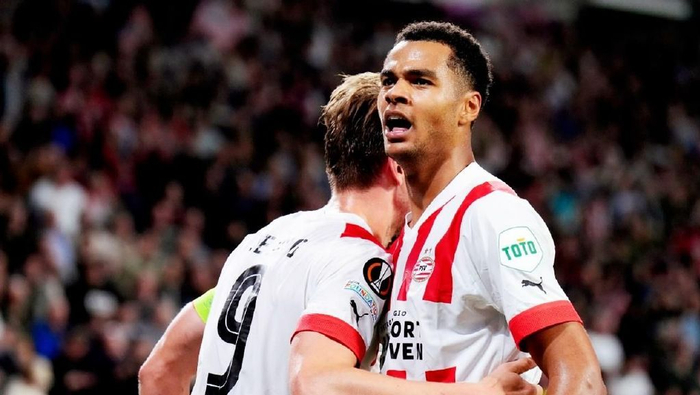 她以超高的 她以超高的